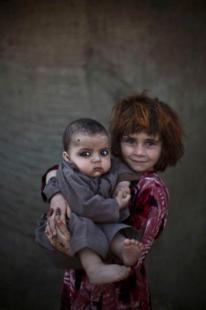 Khalzarin sei anni e suo cugino Zaman tre mesi