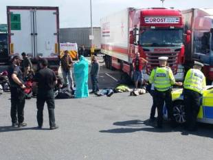 27 migranti in un camion italiano a londra 5