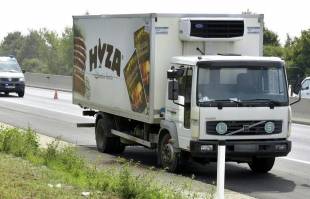 cadaveri di migranti trovati in un camion in austria 6