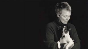 Laurie Anderson nel suo "Heart of a Dog",