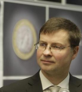 LETTONIA ENTRA NELL'EUROZONA - Il primo ministro Valdis Dombrovskis