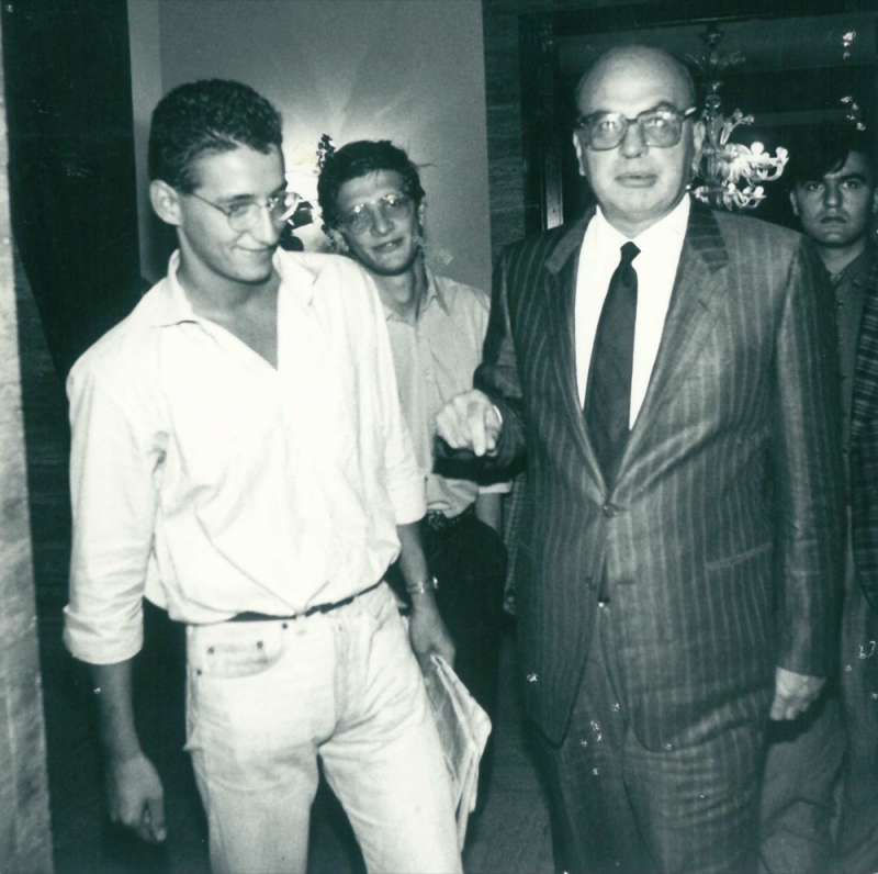 1991. bettino craxi al residence ripetta roma con luca josi