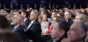 greta thunberg annoiata dal discorso di trump a davos