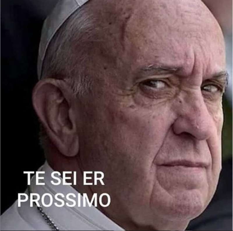 i meme su papa bergoglio dopo lo schiaffo alla mano di una fedele 4