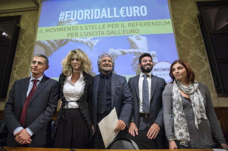 Alberto Airola, Barbara Lezzi, Beppe Grillo, Giorgio Sorial, Laura Castelli - referendum contro l euro - 2014