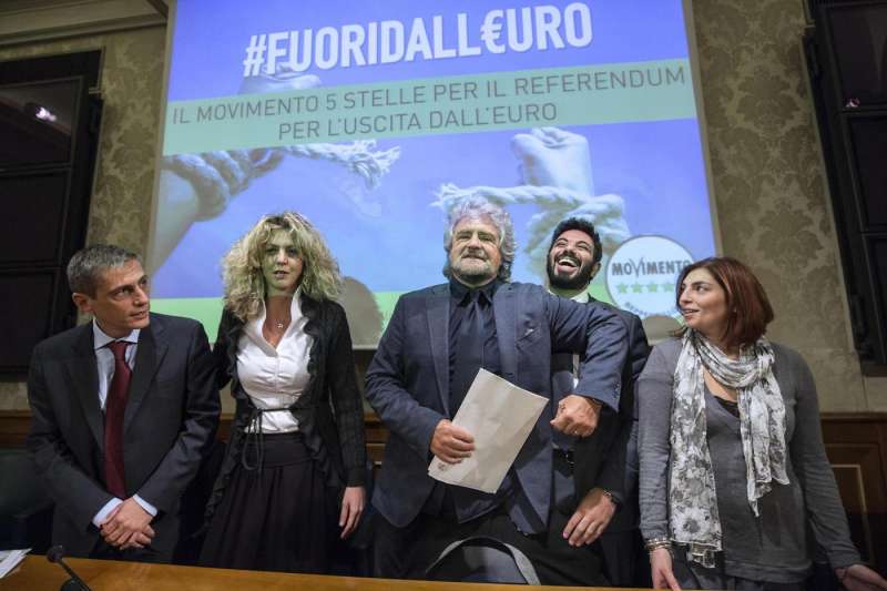 Alberto Airola, Barbara Lezzi, Beppe Grillo, Giorgio Sorial, Laura Castelli - referendum contro l euro - 2014 1