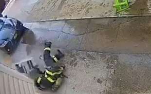 pompiere colpito da condizionatore 6