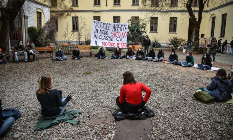 protesta studenti contro la dad a milano 5