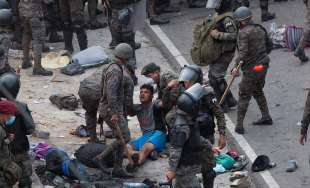 scontri tra polizia del guatemala e migranti honduregni 2