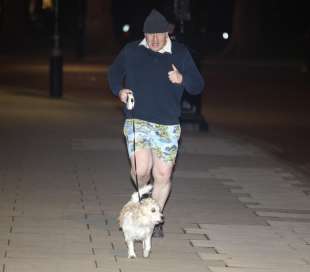 boris johnson corre con il cane 10
