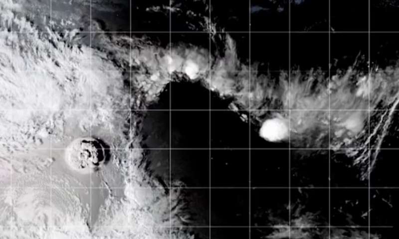 eruzione a tonga vista dal satellite 1