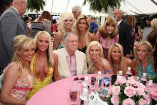 Hugh Hefner nella Playboy Mansion