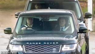 Il principe Andrea alla guida della Range Rover 2