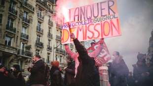 manifestazioni in francia per l'aumento degli stipendi 2