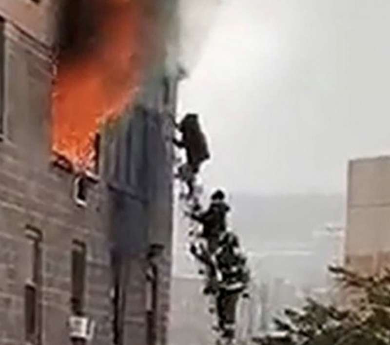 new york incendio in un palazzo del bronx 2