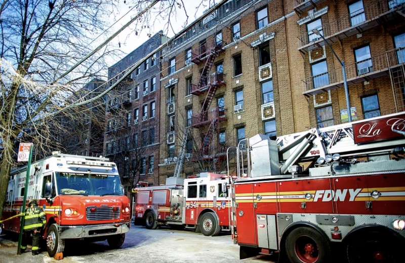 new york incendio in un palazzo del bronx 5