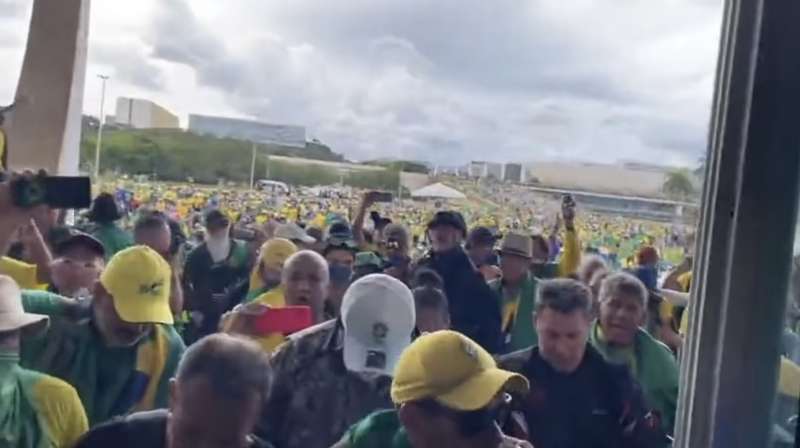 brasilia assalto dei sostenitori di bolsonaro al congresso 24