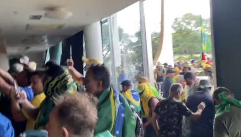 brasilia assalto dei sostenitori di bolsonaro al congresso 25
