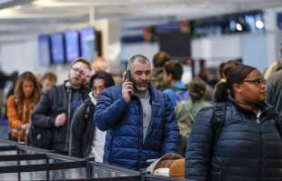 caos negli aeroporti americani dopo il guasto informatico 1