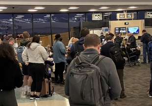 caos negli aeroporti americani dopo il guasto informatico 6