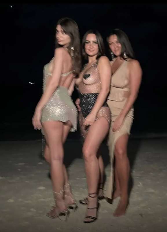 emily ratajkowski and friends alle isole cayman