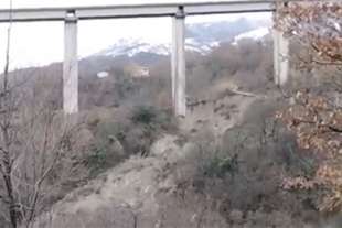 frana viadotto fondo valle sele irpinia 2