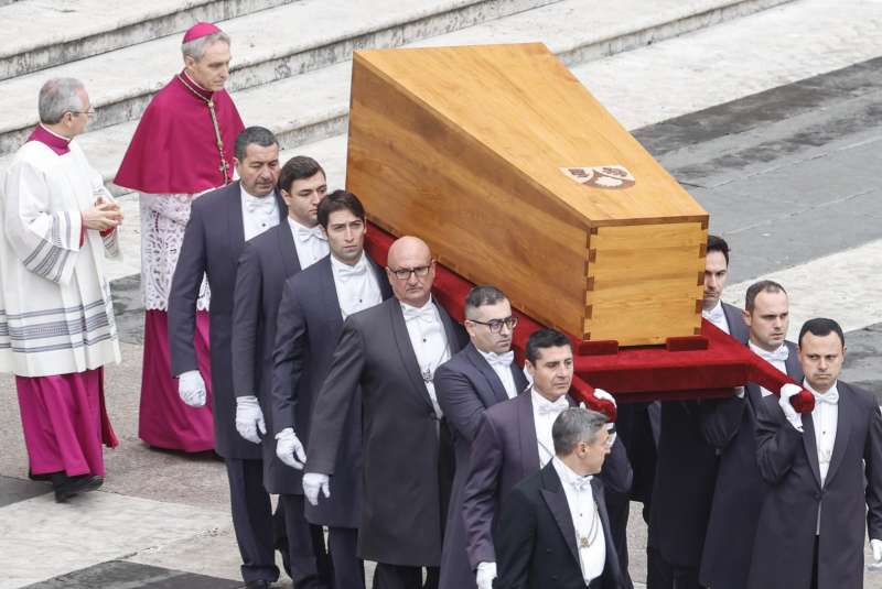 funerali di ratzinger
