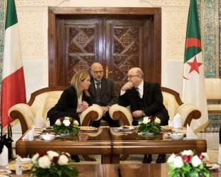giorgia meloni e il primo ministro algerino aymen benabderrahmane