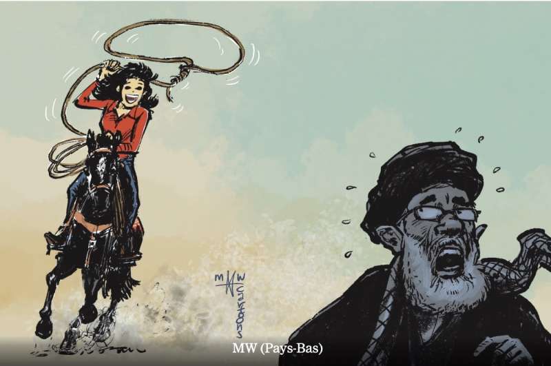 khamenei nelle vignette di charlie hebdo 3