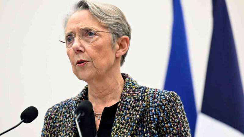 la premier francese Elisabeth Borne presenta la riforma delle pensioni