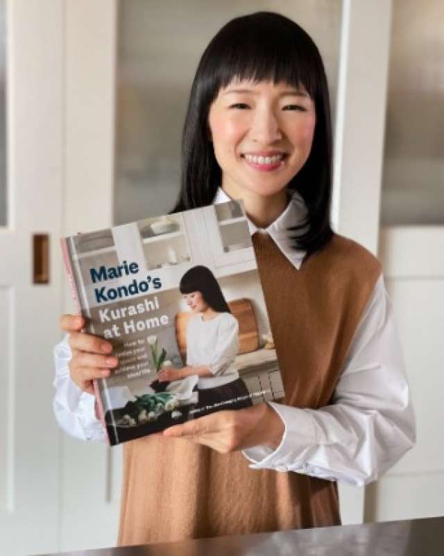 libro Marie Kondo ’s Kurashi at Home: How to Organize Your Space and Achieve Your Ideal Life