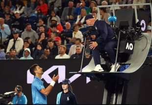 Novak Djokovic chiede di cacciare un tifoso molesto