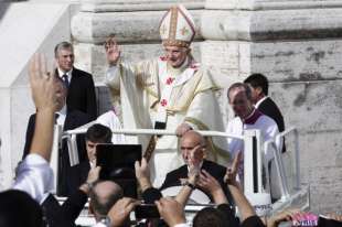 Ratzinger look: con fanone