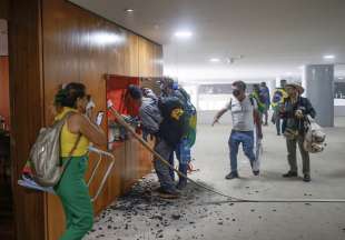 supporter di bolsonaro assaltano al congresso a brasilia 14