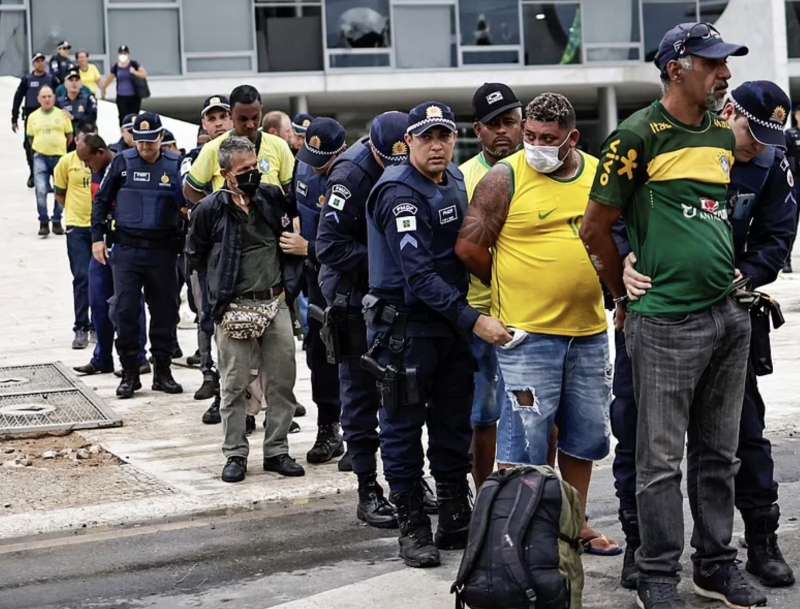 supporter di bolsonaro assaltano al congresso a brasilia 8