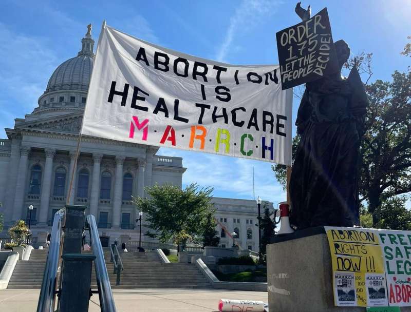 womens march a madison per il diritto all aborto 8