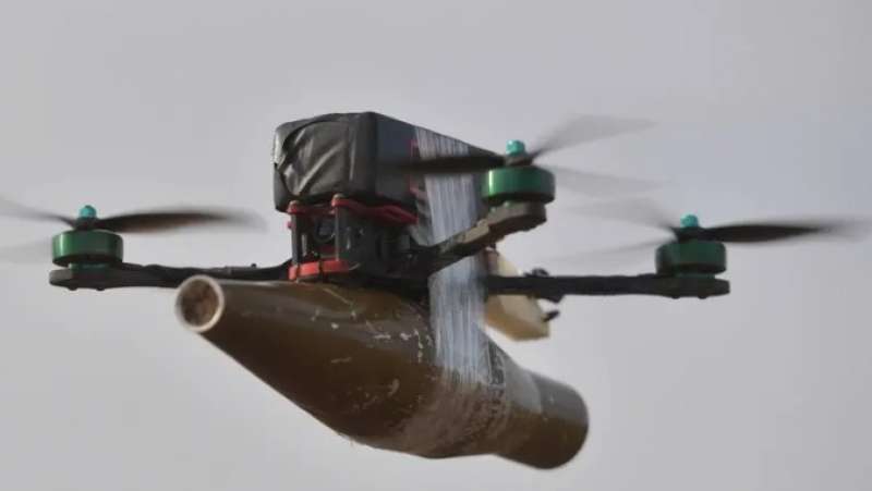 drone con esplosivo