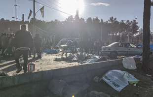 esplosioni vicino alla tomba di qassem soleimani a kerman, in iran