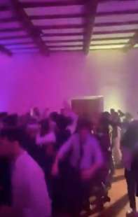 il video del crollo del pavimento durante la festa di matrimonio a pistoia 10
