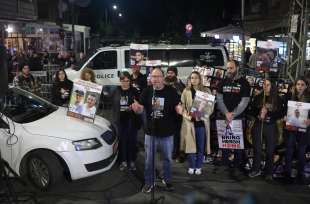 parenti degli ostaggi israeliani protestano contro netanyahu 2