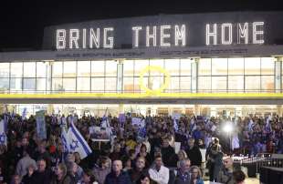 parenti degli ostaggi israeliani protestano contro netanyahu 3