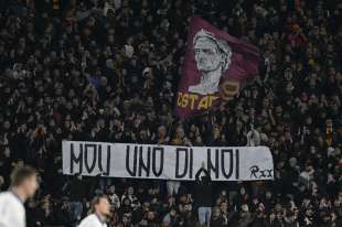 striscioni per mourinho roma verona