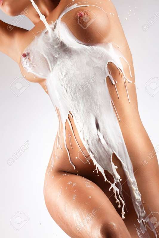 Donne nude e latte 1 - Dago fotogallery