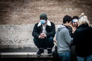 turisti cinesi con la mascherina a roma 3