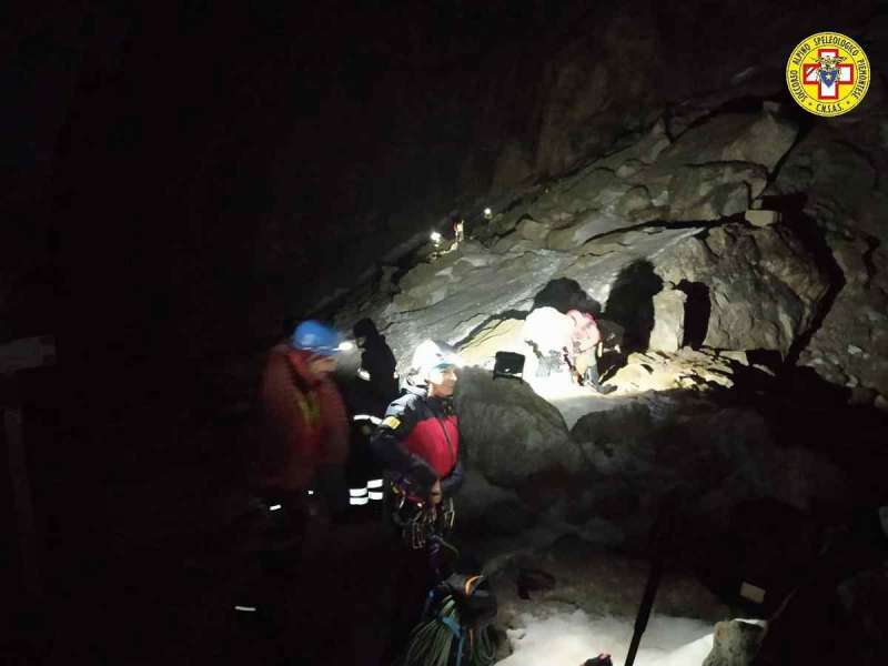alpinista rimane appeso per 8 ore a 2500 metri in valle maira