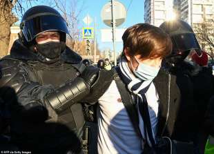 arresti alla protesta per la liberazione di navalny 11