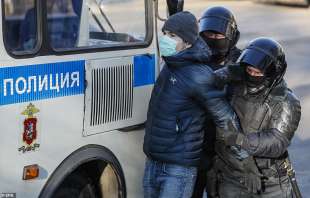 arresti alla protesta per la liberazione di navalny 9