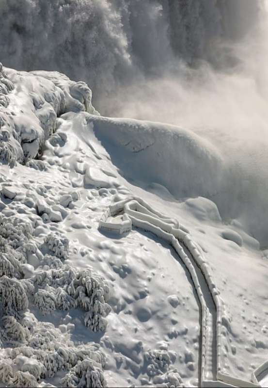 cascate del niagara ghiacciate 1