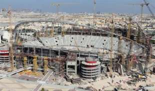 costruzione stadi in qatar