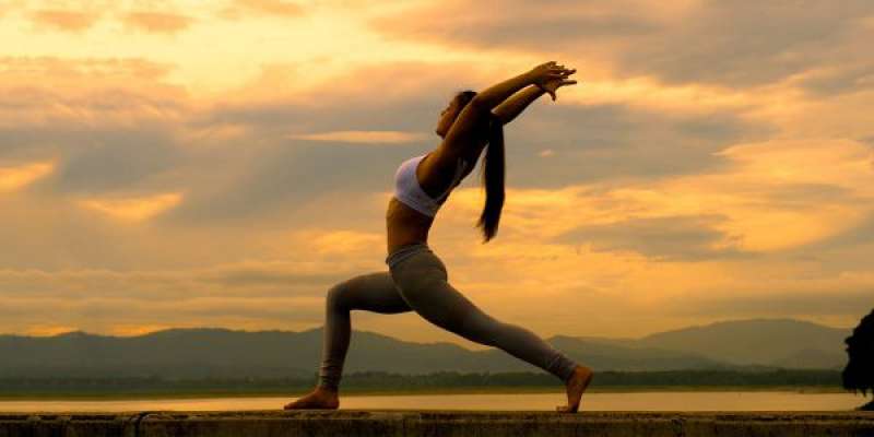 esercizi di yoga mindfulness